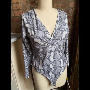 New bodysuit H&M snake print